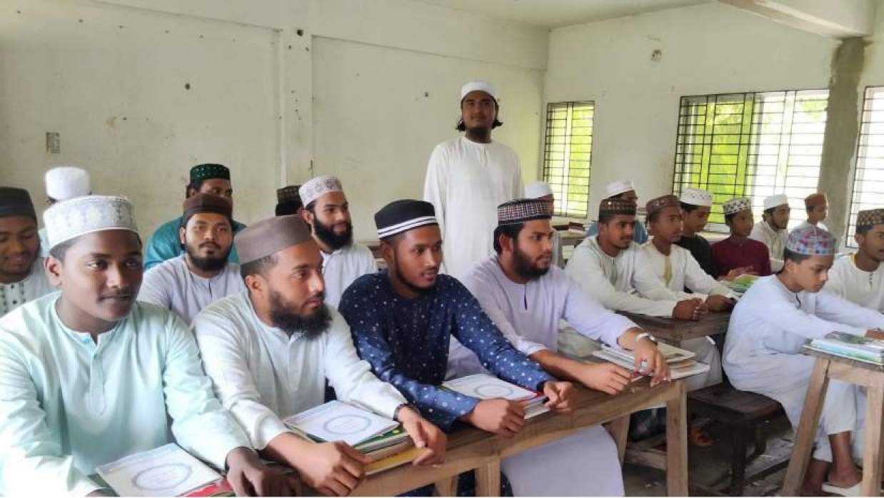 মাদ্রাসা শিক্ষক