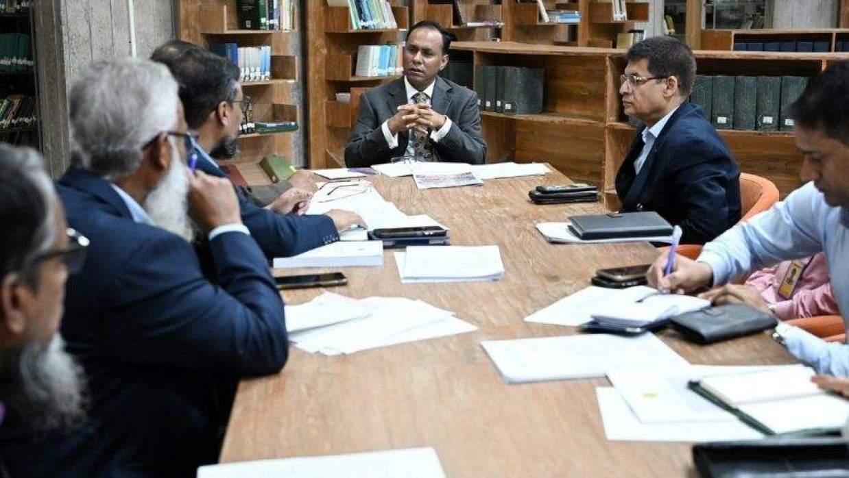 জাতীয় সংসদ গ্রন্থাগার পরিদর্শনে যান ডেপুটি স্পিকার