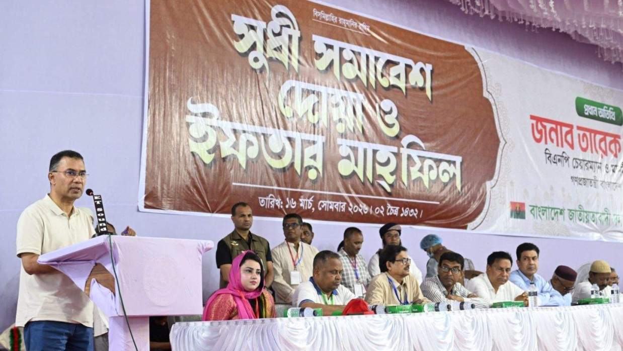 দিনাজপুরের সাহাপাড়ায় খালখনন কর্মসূচি উপলক্ষে সমাবেশে বক্তব্য দিচ্ছেন প্রধানমন্ত্রী তারেক রহমান