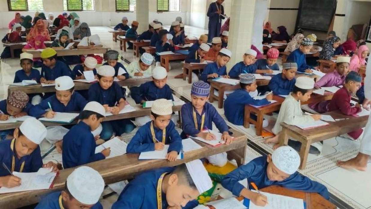 মাদ্রাসা শিক্ষার্থী