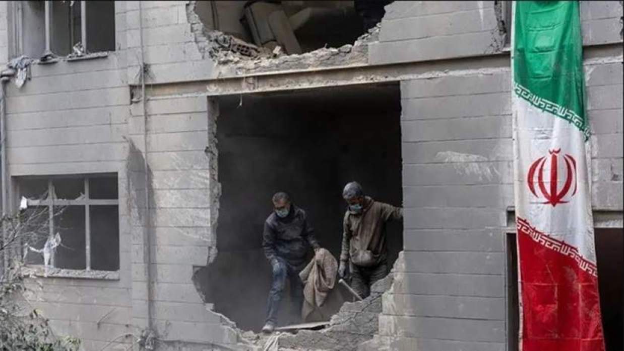 যুক্তরাষ্ট্র ও ইসরায়েলের হামলায় ক্ষতিগ্রস্ত ইরানের একটি ভবন