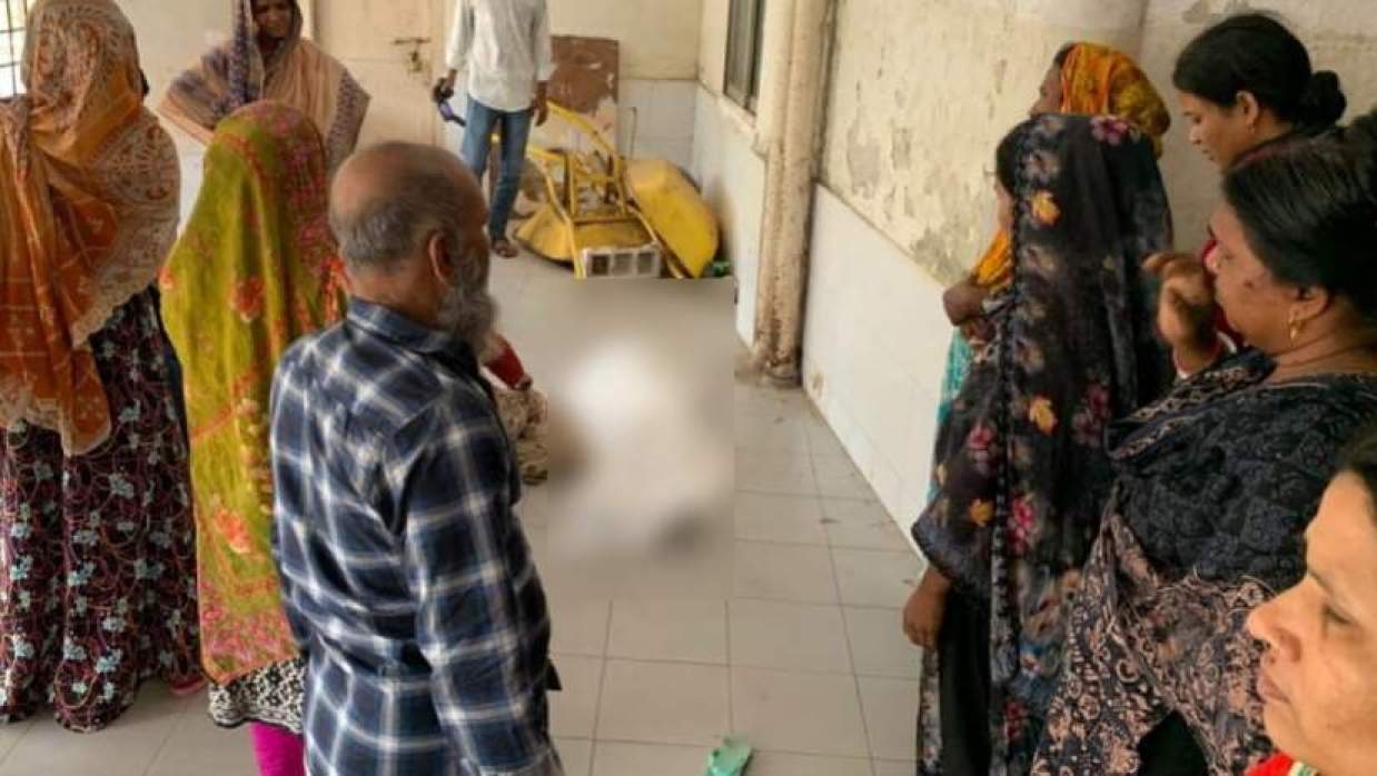 হাসপাতালের মেঝেতে রাখা শিশুর মরদেহ