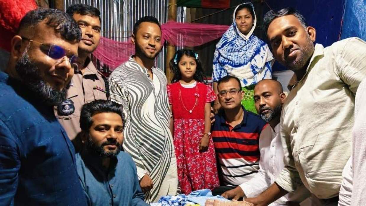 চা বিক্রেতা নানী-নাতনী’র কাছে ‘ঈদ উপহার’ পাঠালেন প্রধানমন্ত্রী তারেক রহমান