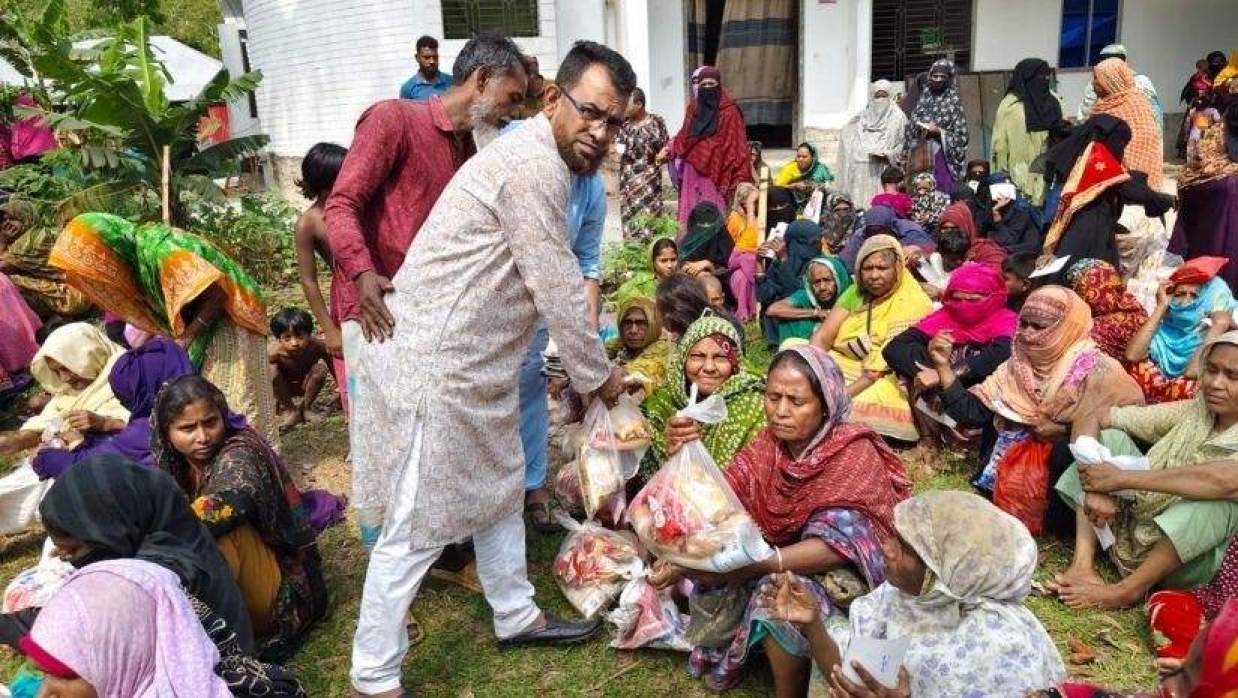 কোটালীপাড়ায় ২ হাজার প্রতিবন্ধী ও দরিদ্র পরিবার পেল মারুফ সমাজকল্যাণ ফাউন্ডেশনের ঈদ সামগ্রী