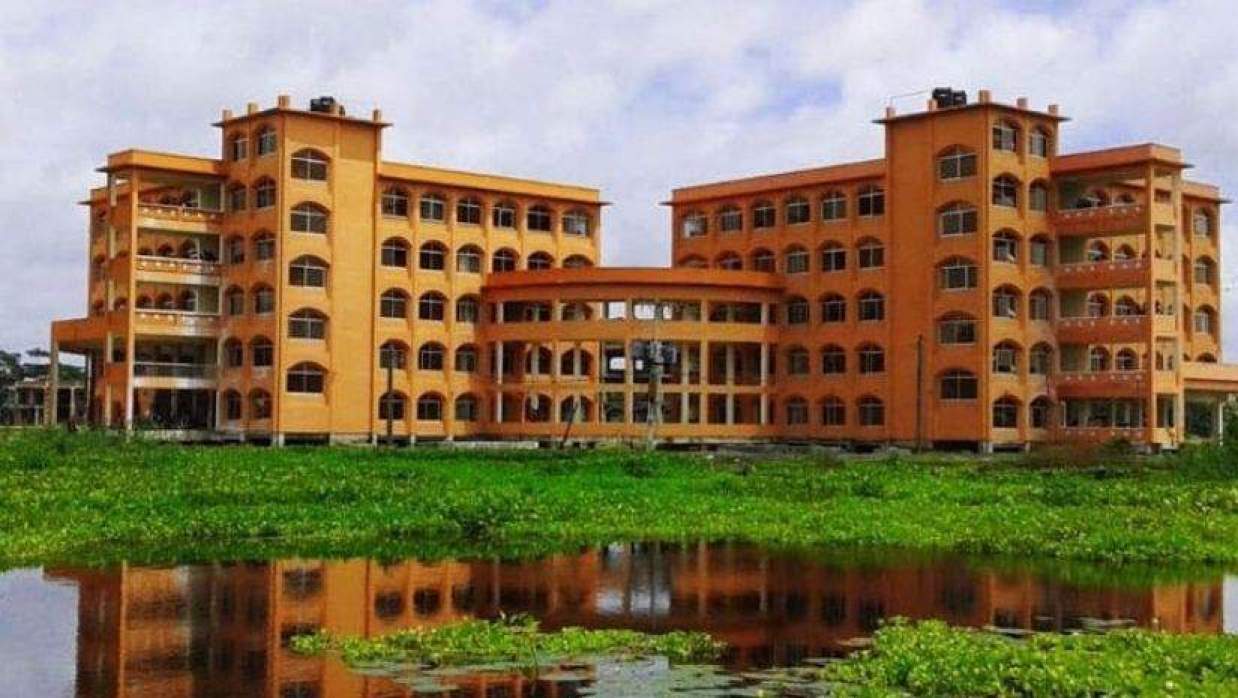 এক ব্যাচের ৬৩ জনের ৪০জন হলেন আইনজীবী