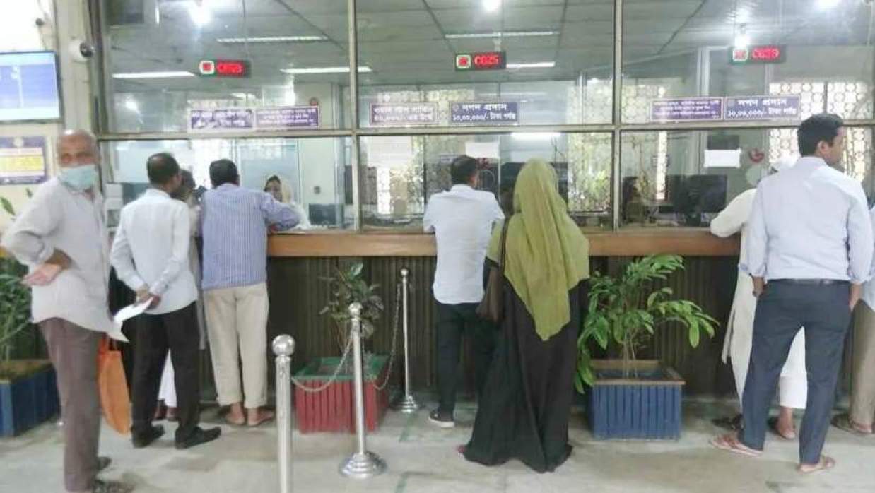 যেসব এলাকায় আজও ব্যাংক খোলা, লেনদেন যত ঘণ্টা