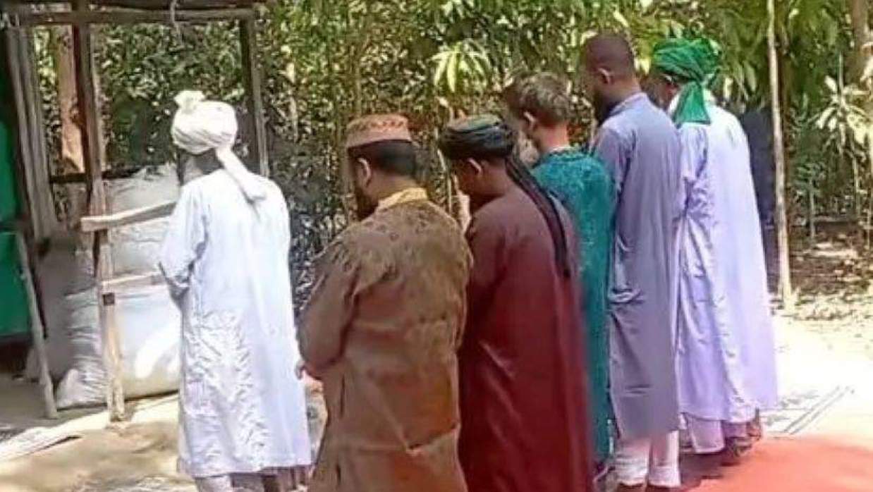  চাঁদপুরে প্রথমবার আগাম ঈদ, অংশ নিলেন মাত্র ৭ মুসল্লি