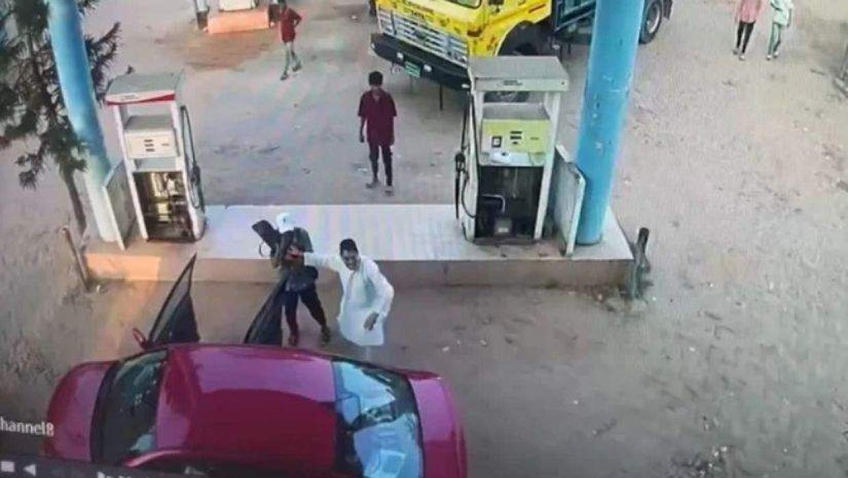 তেল না পেয়ে পাম্পে শটগান উঁচিয়ে ইটভাটা মালিকের হুমকি, গ্রেপ্তার ১