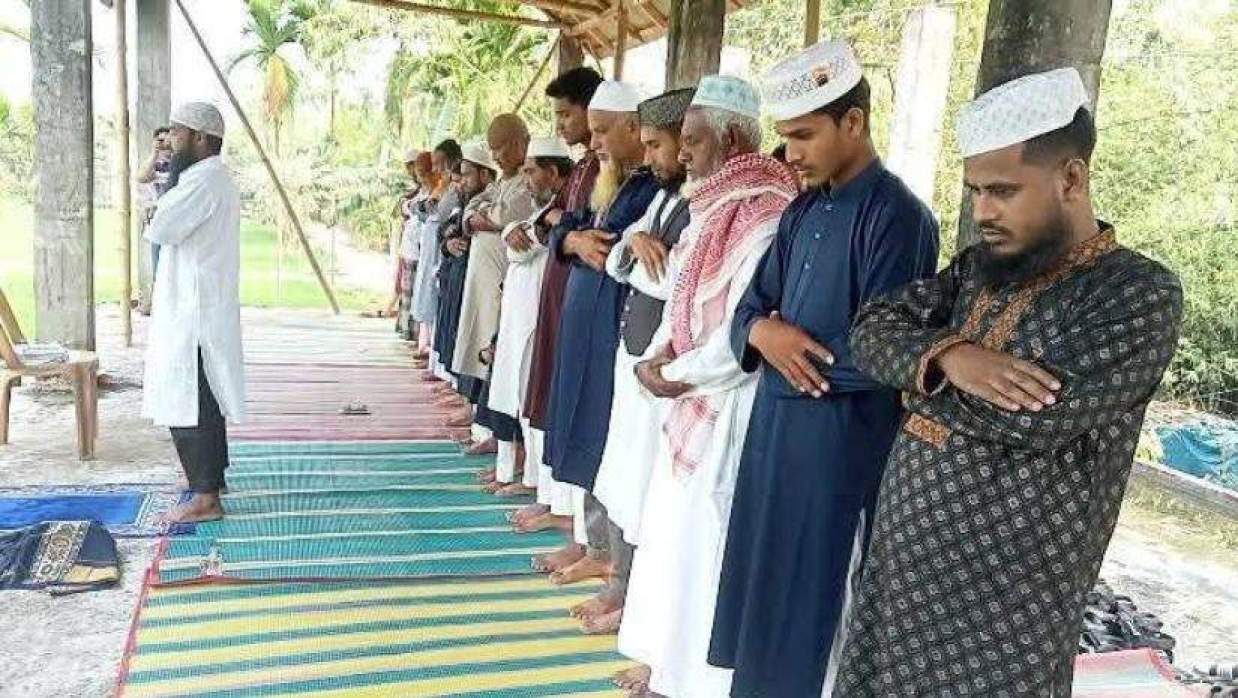সৌদির সাথে মিল রেখে গাইবান্ধায় ঈদুল ফিতরের নামাজ আদায় করা হয়েছে।