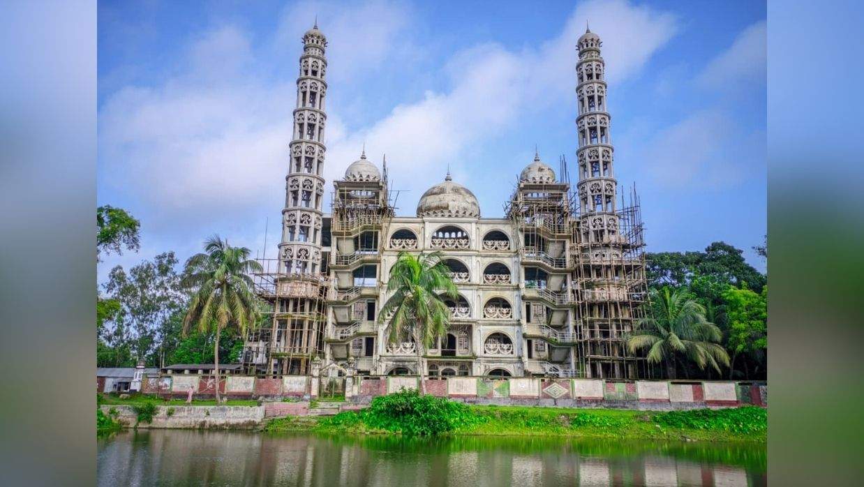 ভূমিকম্পে চাপা পড়া বারদুয়ারী মসজিদ, স্বপ্নের সূত্রে খুঁজে পাওয়া ইতিহাস