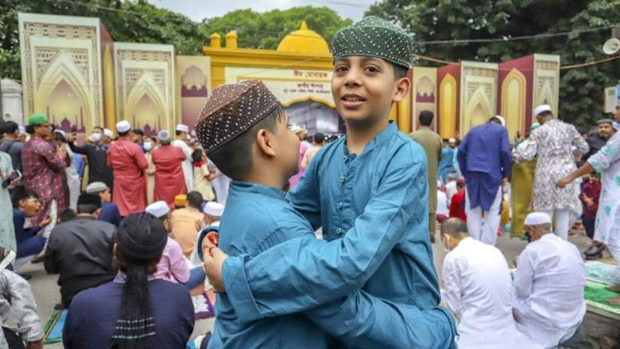 পবিত্র ঈদুল ফিতর আজ