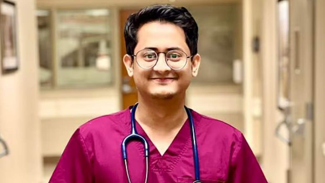 দূর দেশে ঈদের অনুভূতি: ব্যস্ততার মাঝেও স্মৃতিতে রঙিন উৎসব