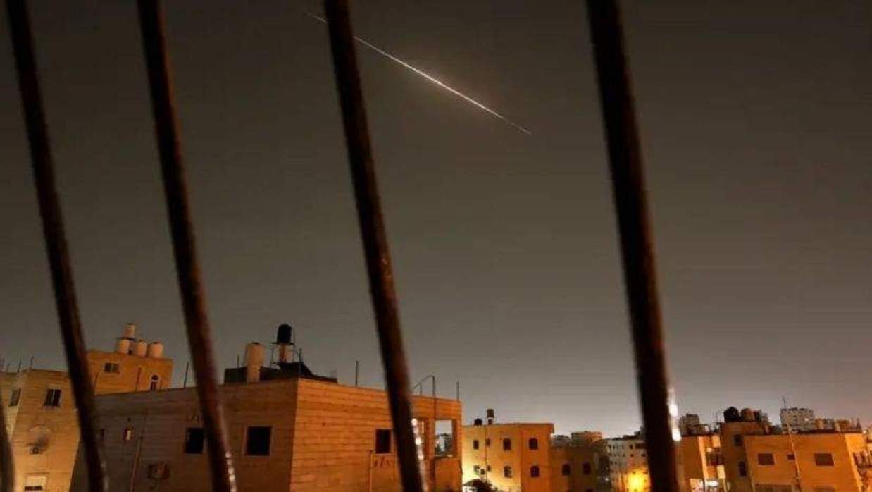 ইসরায়েলে আঘাত হানল ইরানের ক্লাস্টার মিসাইল