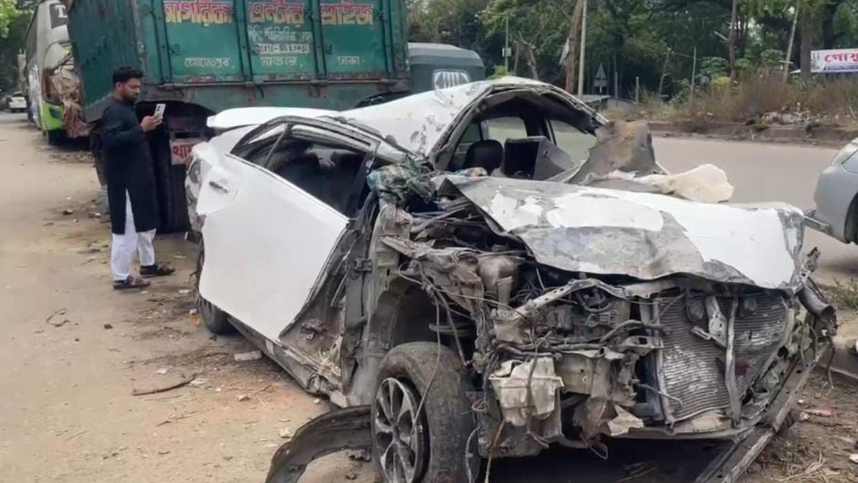 মিরসরাইয়ে প্রাইভেট কার নিয়ন্ত্রণ হারিয়ে চালক নিহত