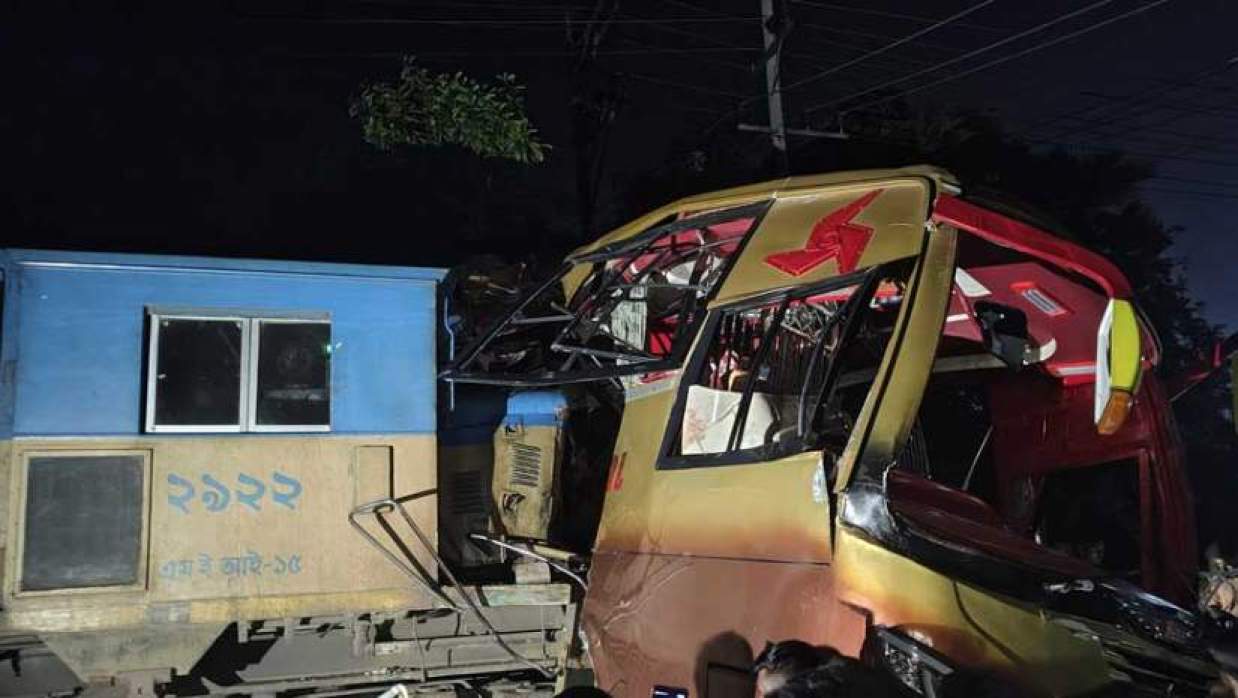 চট্টগ্রামের সঙ্গে সারাদেশের রেল যোগাযোগ বন্ধ