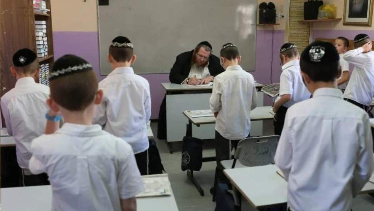 শিক্ষাপ্রতিষ্ঠানগুলোতে সশরীরে ক্লাস বাতিল