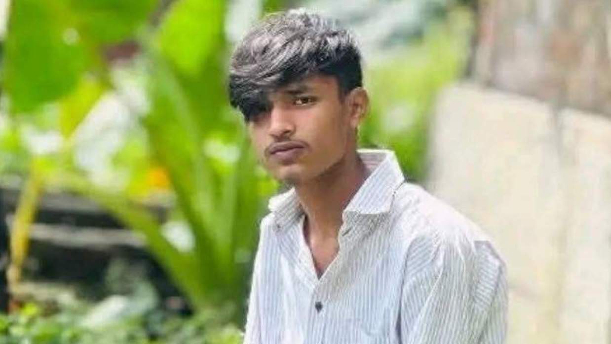 কাভার্ডভ্যান চাপায় মোটরসাইকেল আরোহী নিহত, গুরুতর আহত এক