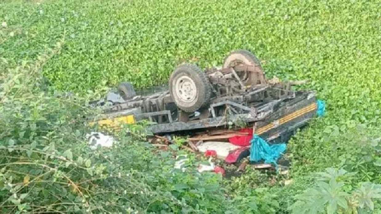 বাস-পিকআপ সংঘর্ষ 