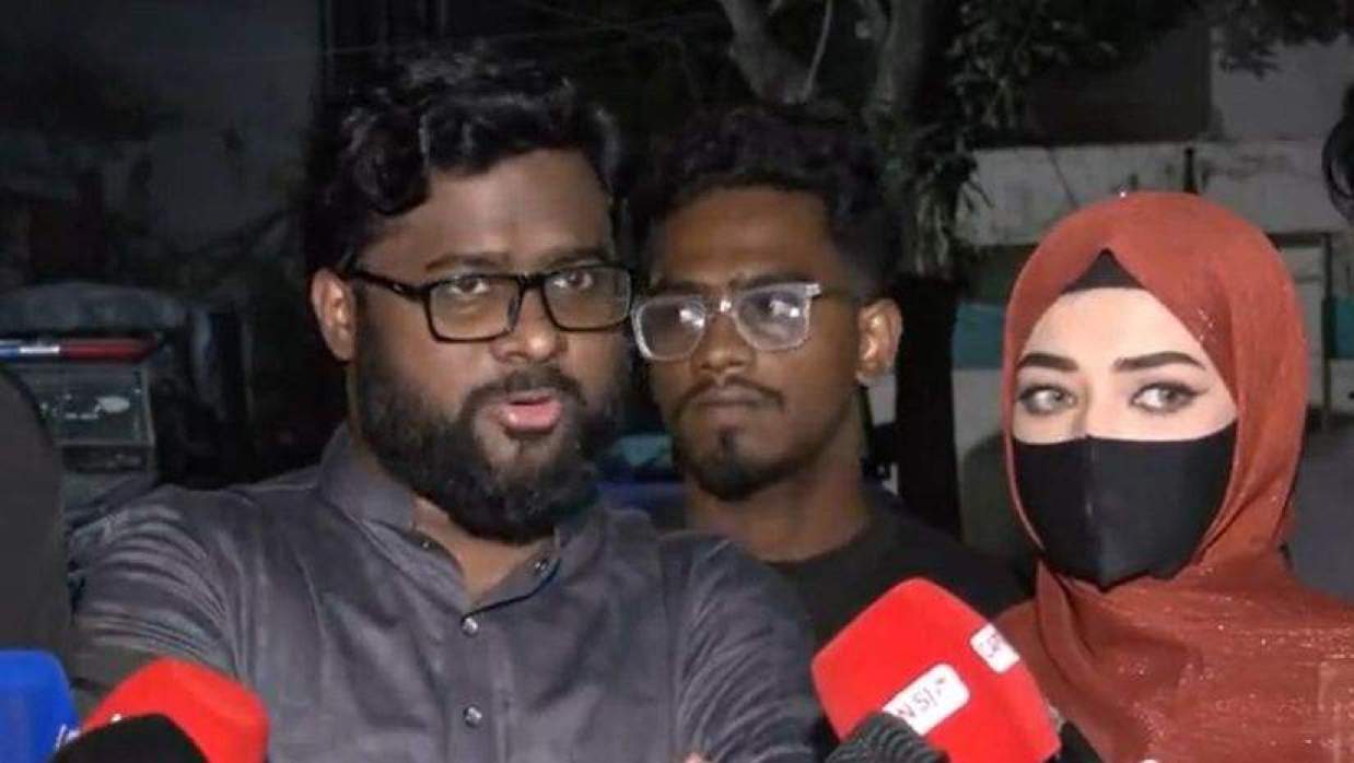 ঢাবিতে ছাত্রলীগের বিক্ষোভ, ব্যবস্থা নিতে পুলিশকে আলটিমেটাম