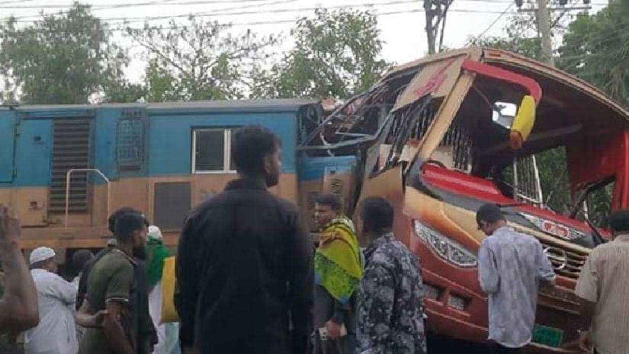 রেল দুর্ঘটনা: স্ত্রীকে আনতে গিয়ে প্রাণ গেল স্বামীর