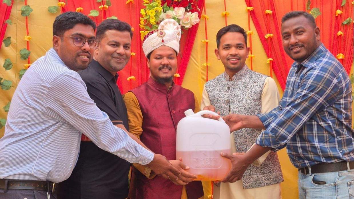 ঠাকুরগাঁওয়ে বিয়ের অনুষ্ঠানে বরকে জ্বালানি তেল উপহার 
