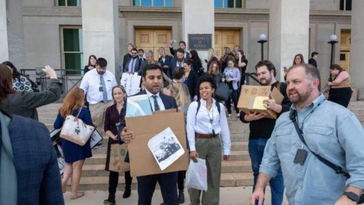 সংবাদপত্রের অফিস বন্ধ