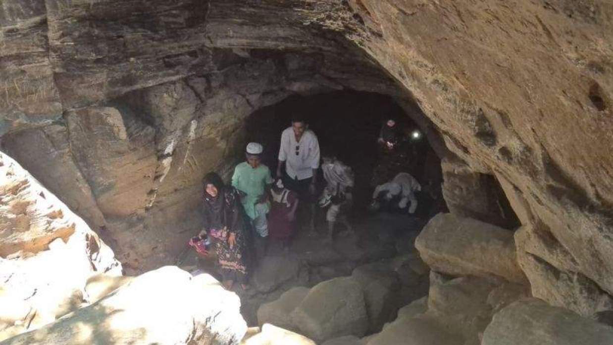  আলুটিলা গুহা 