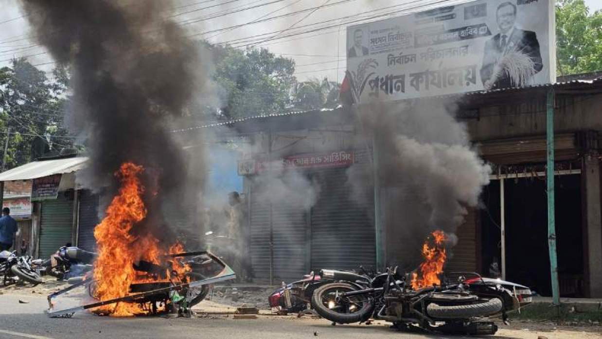 ঈশ্বরদীতে বিএনপির দুই পক্ষের সংঘর্ষের ঘটনায় আটক ১৯