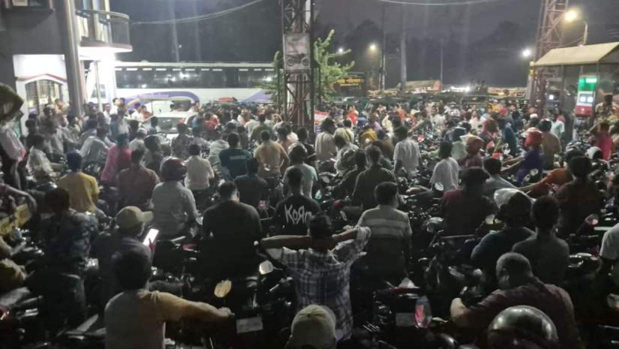 খাগড়াছড়িতে জ্বালানি সংকটে বিপাকে পর্যটক-বাইকাররা