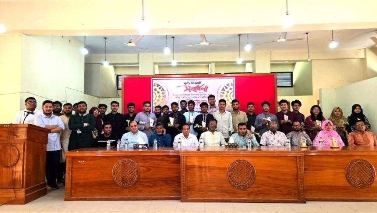 ২৩ কৃতি শিক্ষার্থীকে সংবর্ধনা দিল ‘আলোকিত জীবননগর’