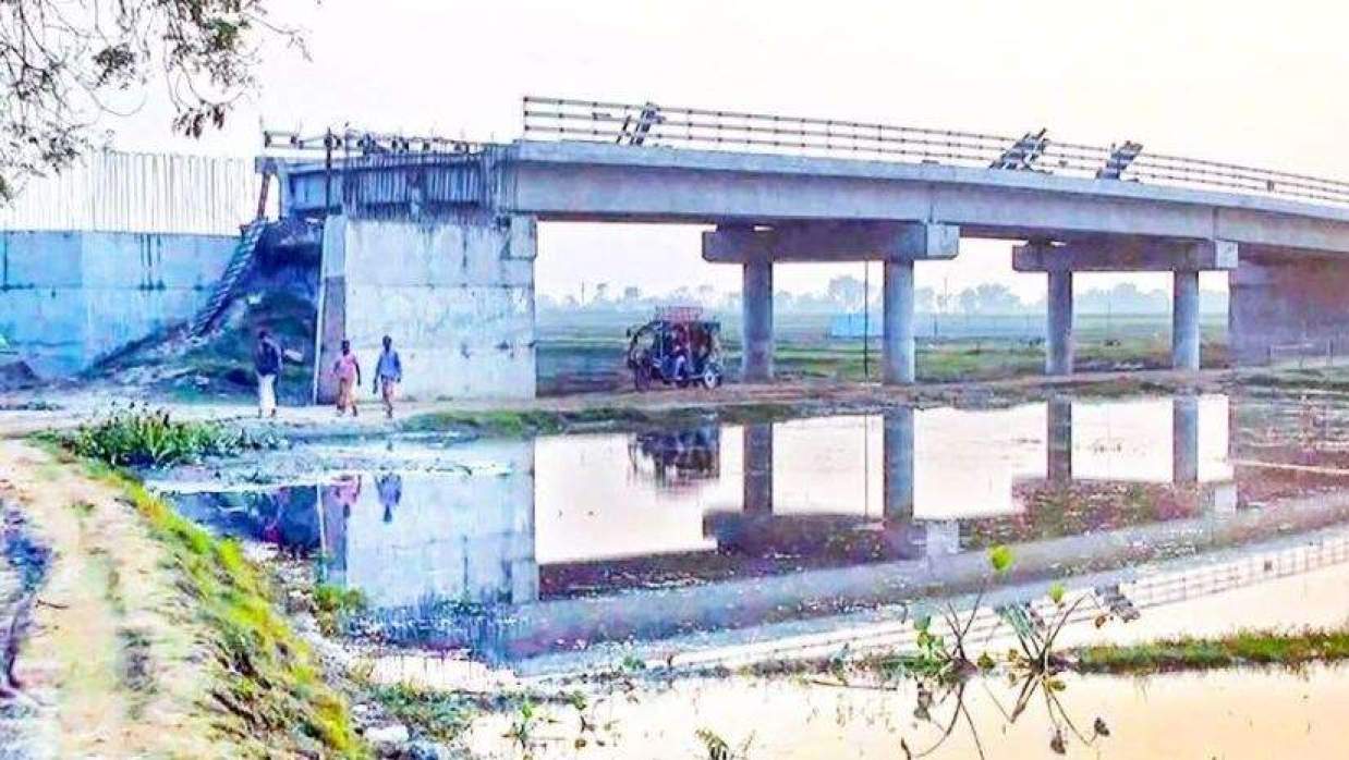 খালের ওপর ‘এতিম’ সেতু, দেখতে আসছেন স্থানীয় সরকার প্রতিমন্ত্রী