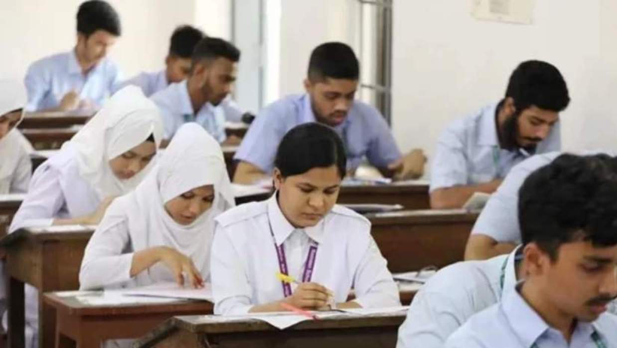 অভিন্ন প্রশ্নে এইচএসসি পরীক্ষা নেওয়ার সিদ্ধান্ত