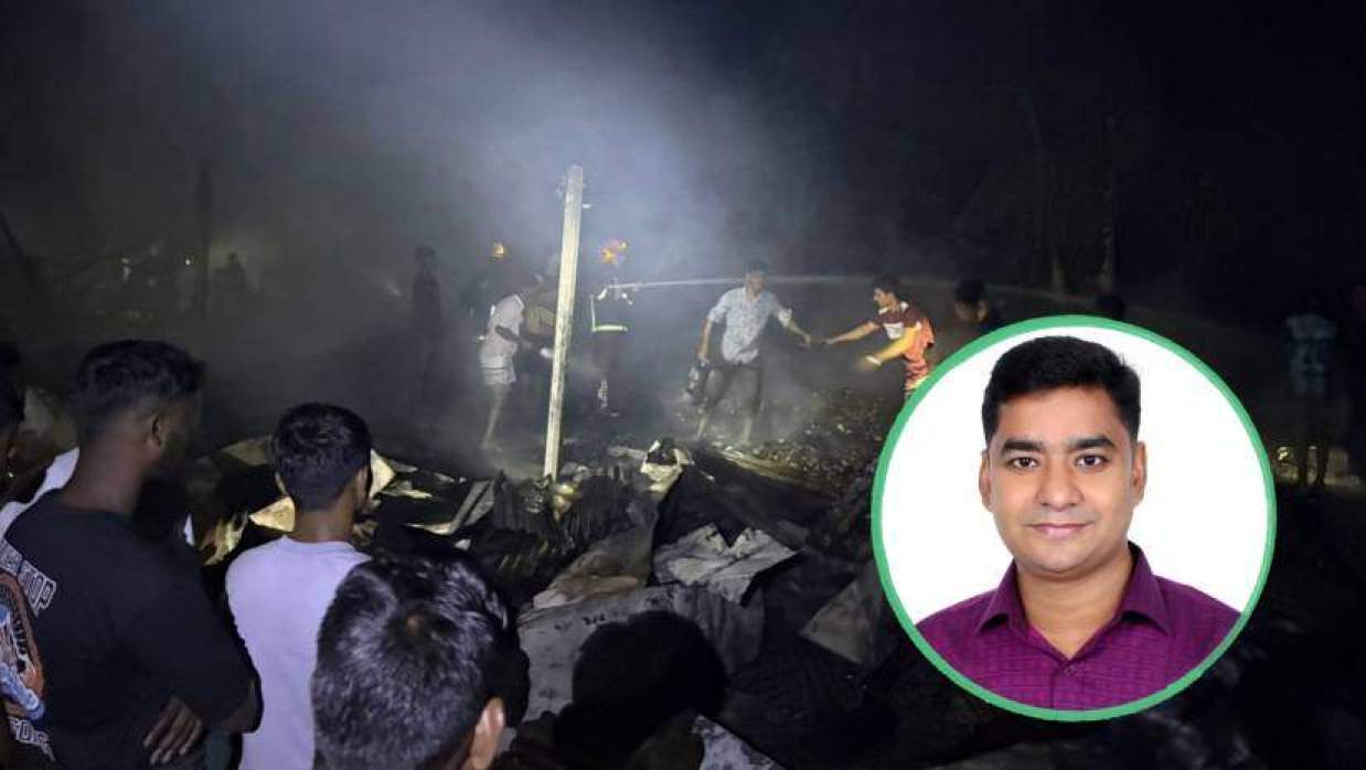 আগুনে পুড়ে ছাই দোকান (ইনসেটে ছাত্রদল নেতা নাছির উদ্দীন)