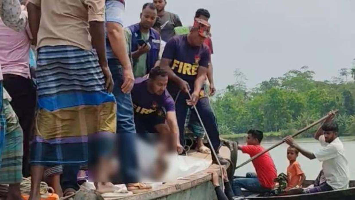 লঞ্চের ধাক্কায় তরমুজবোঝাই ট্রলারডুবি, নিখোঁজ ২ জনের মরদেহ উদ্ধার