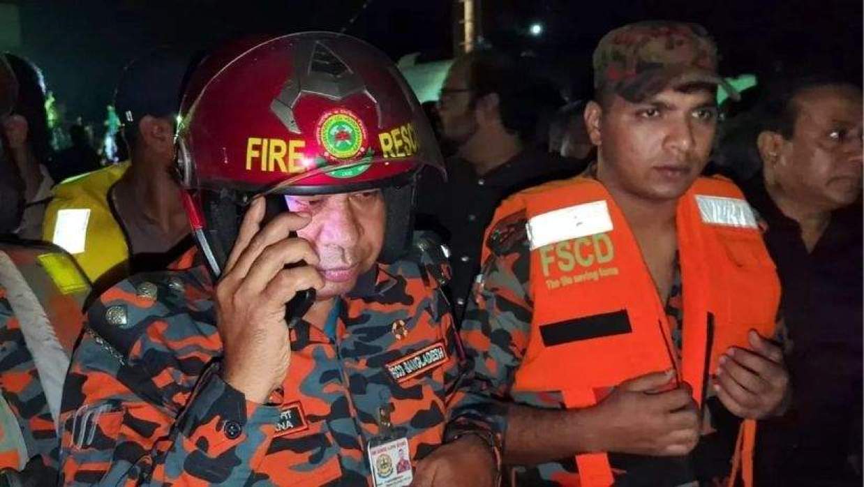 যাত্রীবাহী বাস নদীতে: ৪০ জনের মরদেহ পানির নিচে—ধারণা ফায়ার সার্ভিসের