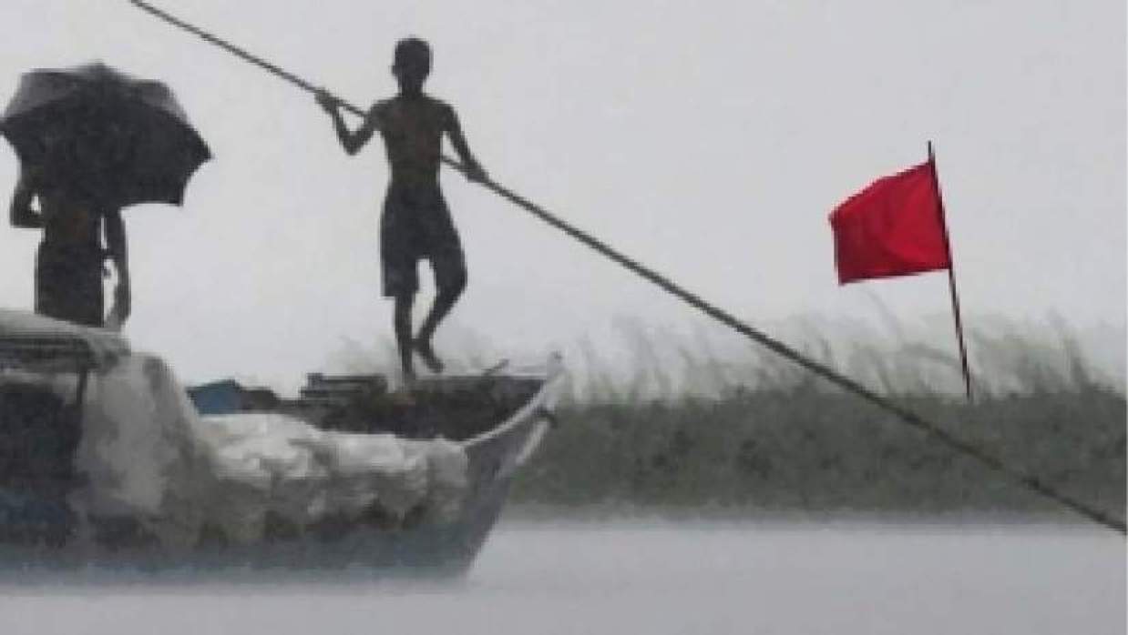 দুপুরের মধ্যে ৭ জেলায় ঝড়-বৃষ্টির পূর্বাভাস, নদীবন্দরে সতর্কতা