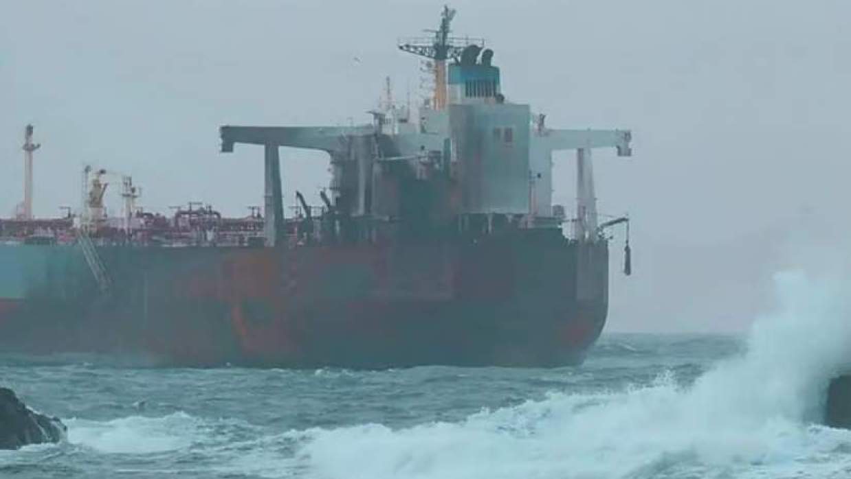  তেলবাহী জাহাজে ড্রোন হামলা 