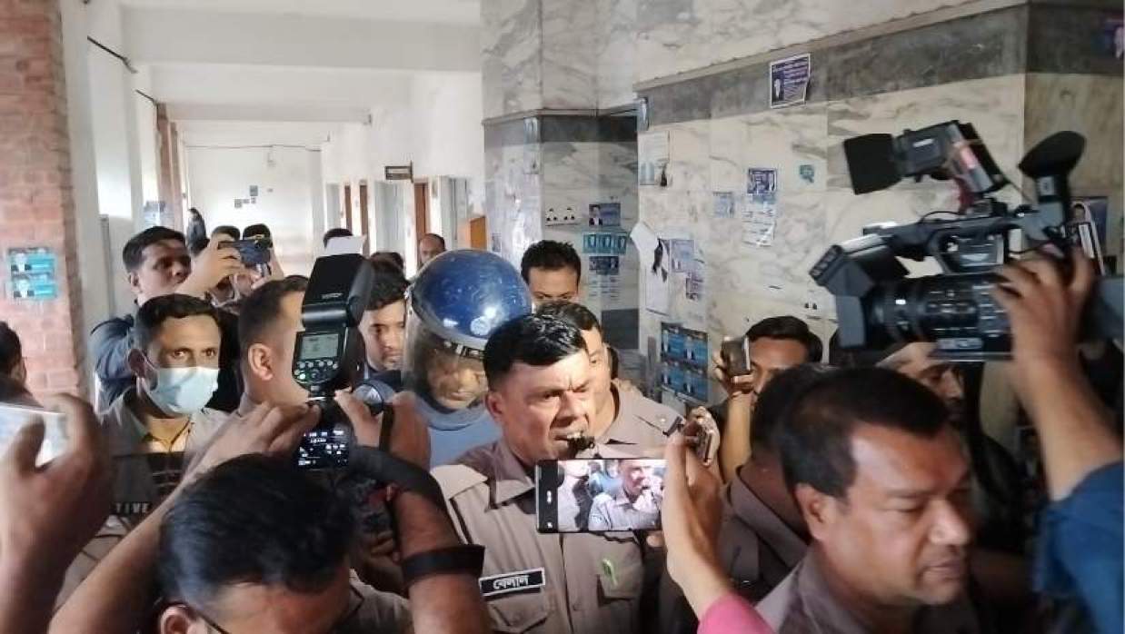 মামুন খালেদকে ৫ দিনের রিমান্ডে পাঠিয়েছেন আদালত