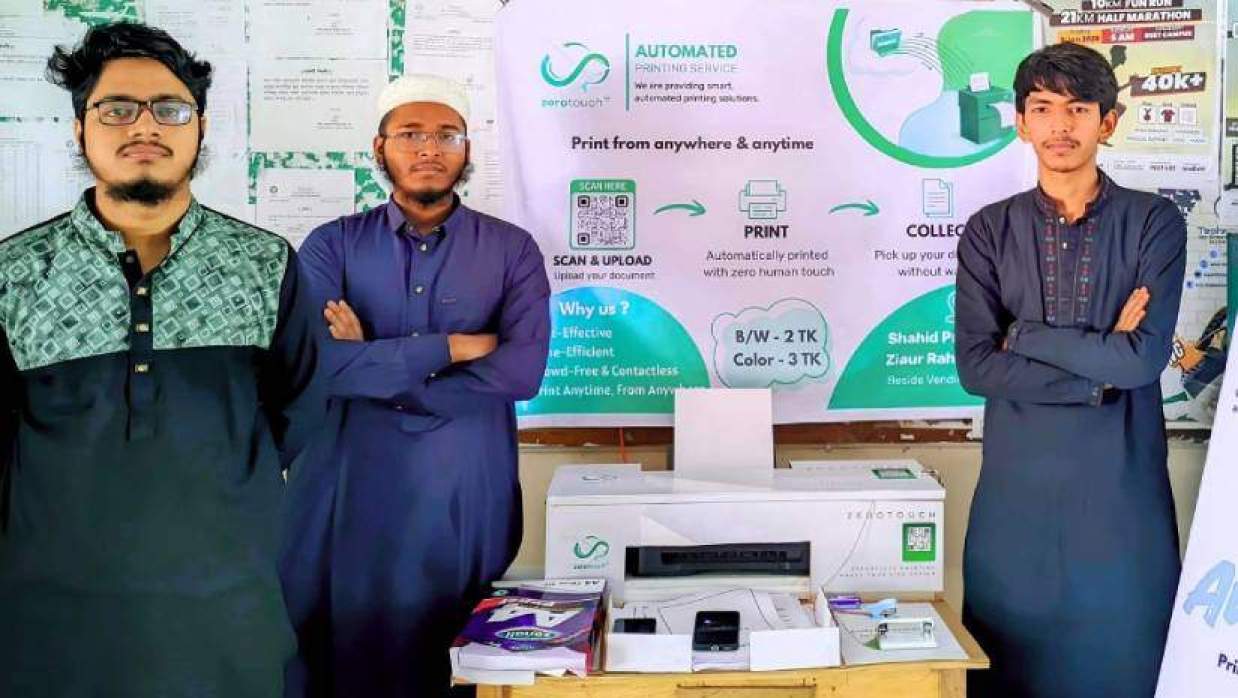 ‘জিরো টাচ’-এর উদ্যোক্তা তিন শিক্ষার্থী