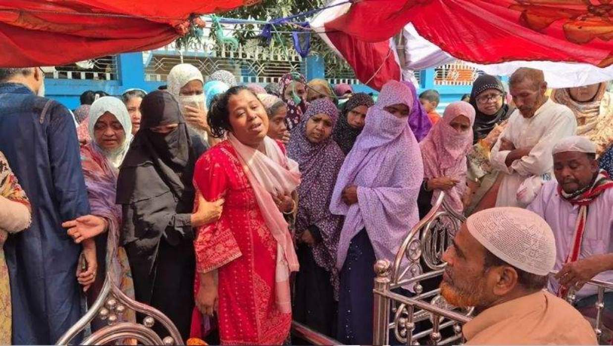 ‌‘আমার চাঁদের মতোন ছেলেটা নাই হয়ে গেছে, মা-ভাইকেও হারিয়ে ফেললাম’ 