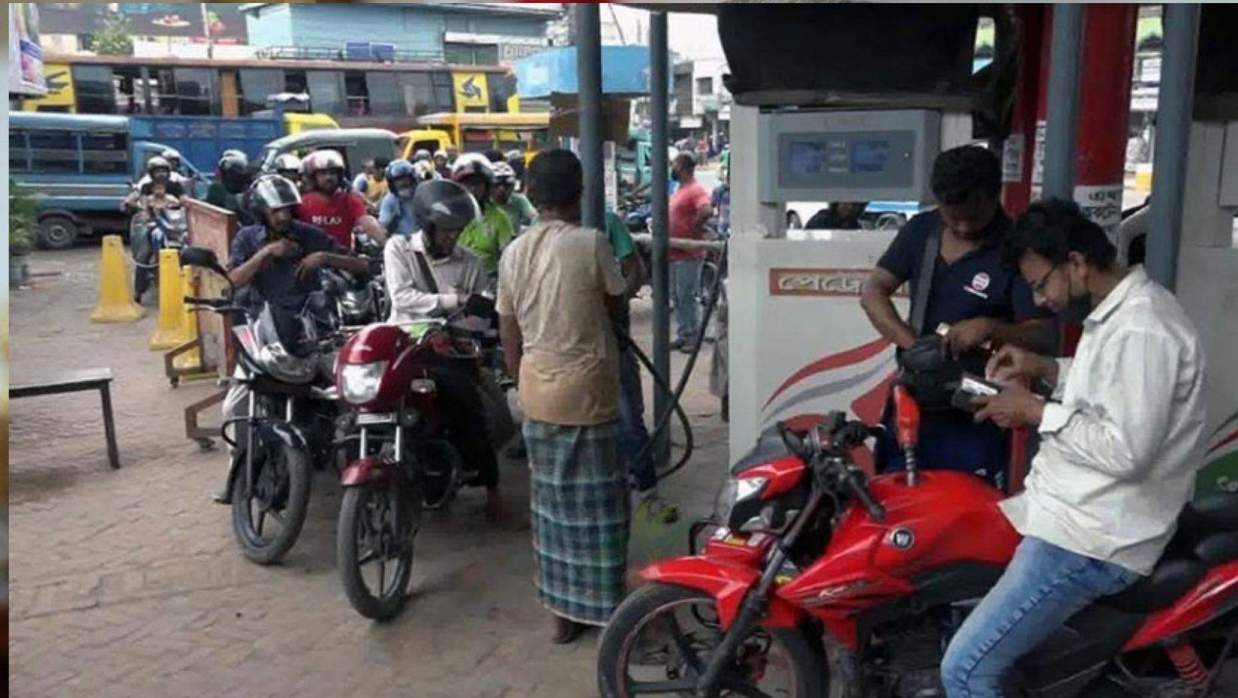 ভোক্তাদের অস্থিরতায় যশোরে জ্বালানি তেলের চাপ বাড়ছে