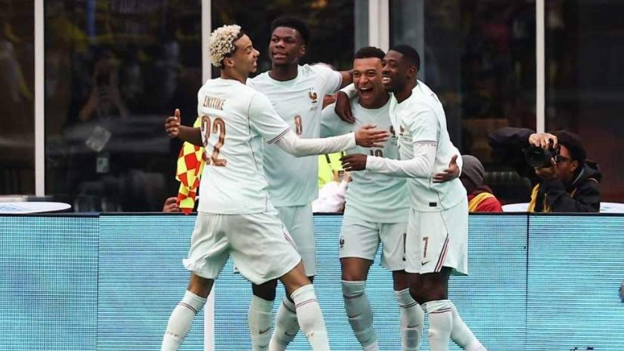 গোলের পর এমবাপের উদযাপন 