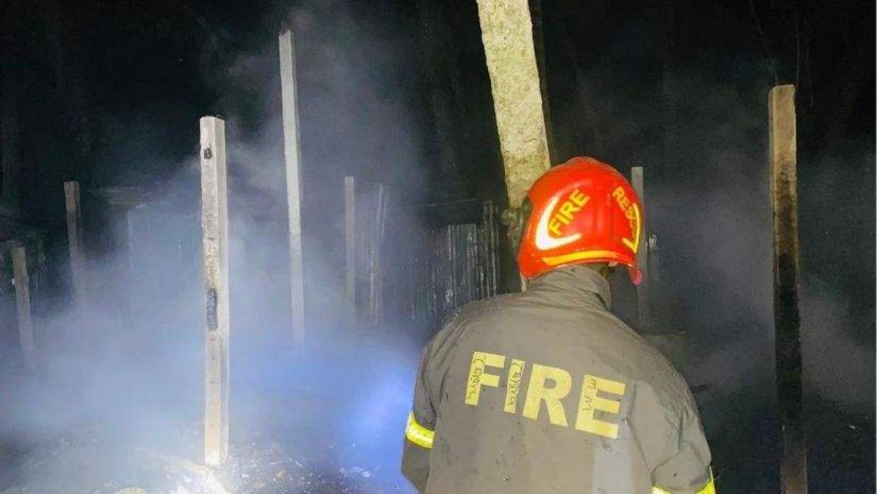 দরিদ্র রোকেয়ার মাথা গোঁজার শেষ আশ্রয়ও পুড়ে ছাই