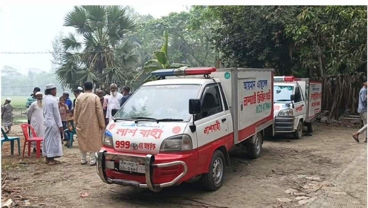 এম্বুলেন্সে মরদেহ