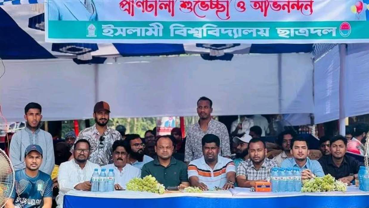 পরীক্ষার্থীদের সহায়তার ইবি ছাত্রদলের বুথ 