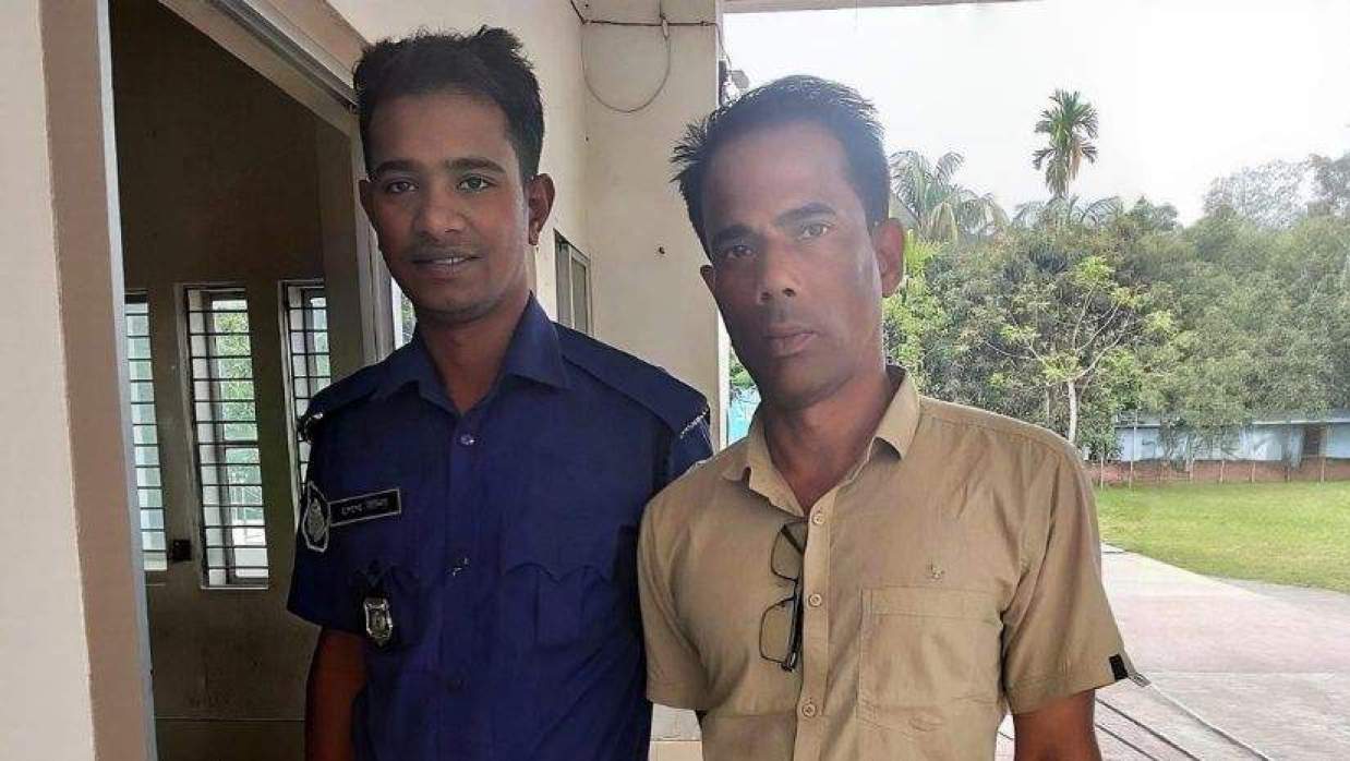 গ্রেপ্তার খাদ্য বিভাগের কর্মকর্তা