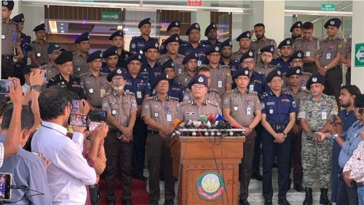 আরএমপি সদর দপ্তরে আয়োজিত এক প্রেস ব্রিফিংয়ে আইজিপি