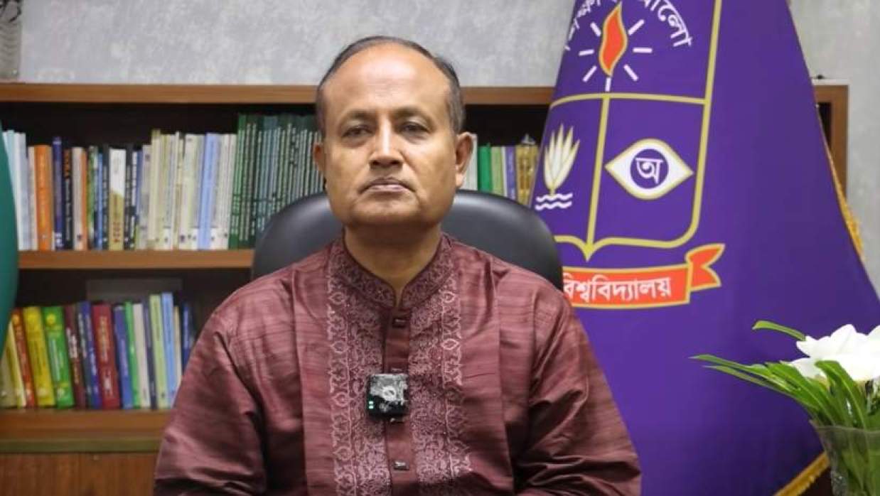 আমি একটি দলের মত বিশ্বাস করি, কিন্তু ঢাবিতে সার্বজনীন উপাচার্য