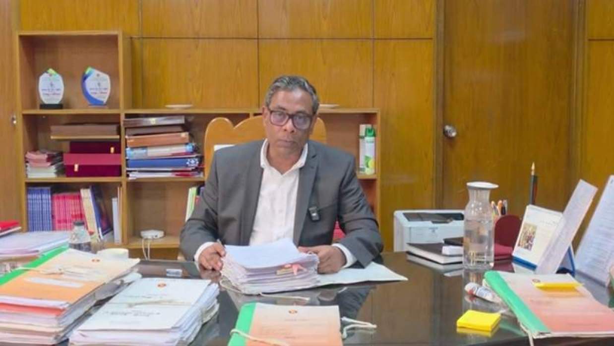 ‘ভুয়া ডাক্তার তৈরির কারখানা’ বন্ধের হুঁশিয়ারি স্বাস্থ্য প্রতিমন্ত্রীর