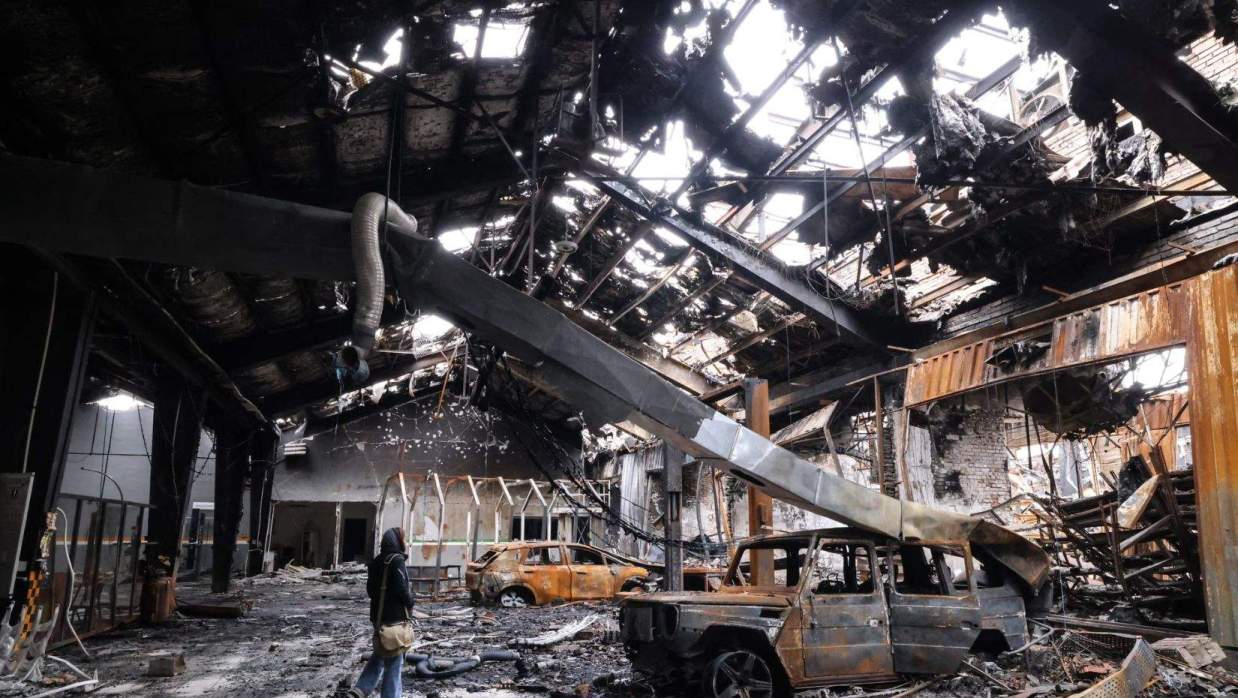 রাজধানী তেহরানে ইসরায়েলি বিমান হামলায় ক্ষতিগ্রস্ত বেসামরিক ভবন